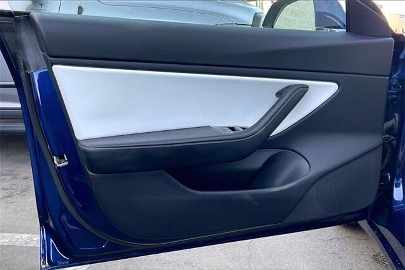 2018 Tesla Model 3 Long RangeImage 22