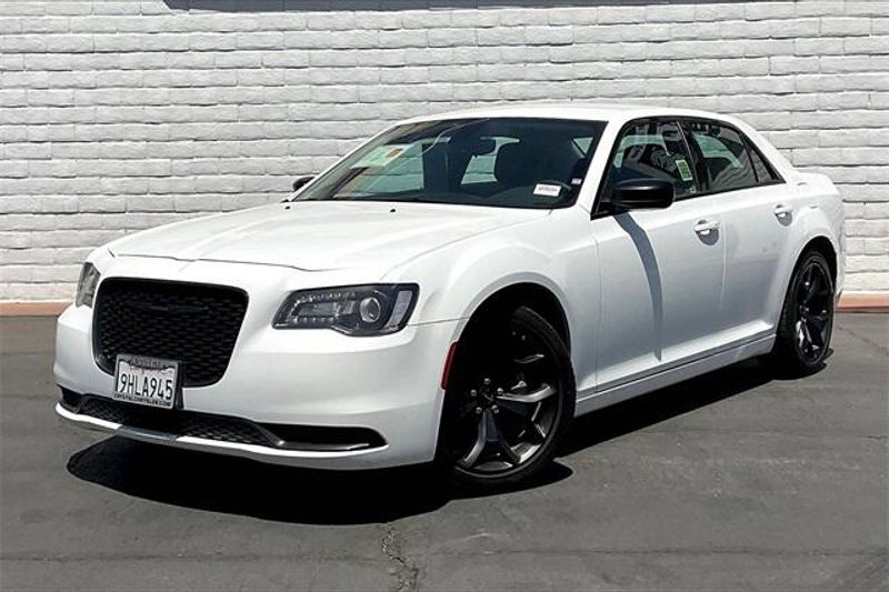 2023 Chrysler 300 TouringImage 1