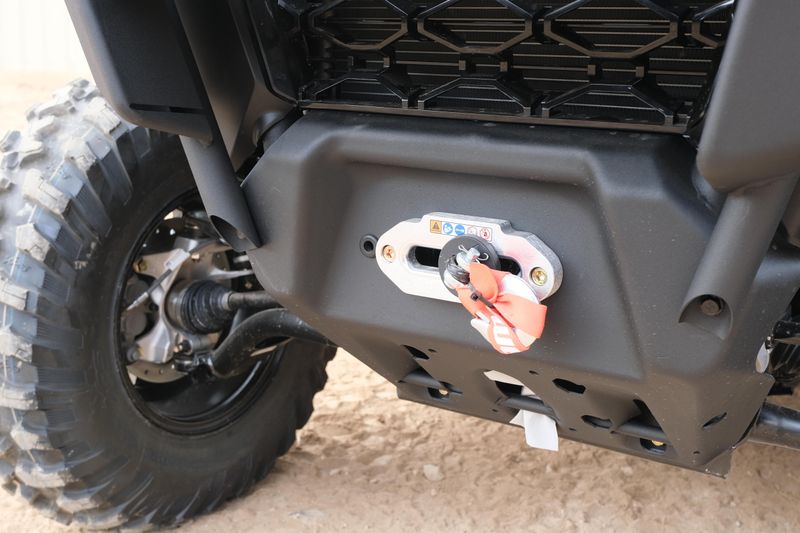 NEW 2026 CAN-AM DEFENDER MAX XT CAB HD11 WITH 1025 INCH TOUCHSCREEN Image 11