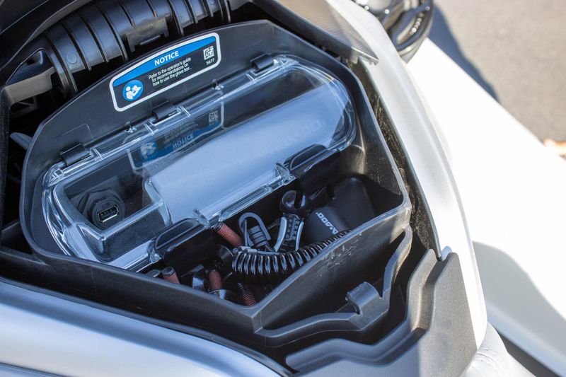 NEW 2026 SEADOO GTX LIMITED 325 WITH SOUND SYSTEM Image 17