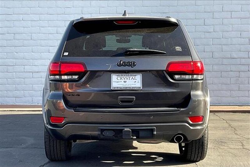 2017 Jeep Grand Cherokee AltitudeImage 3