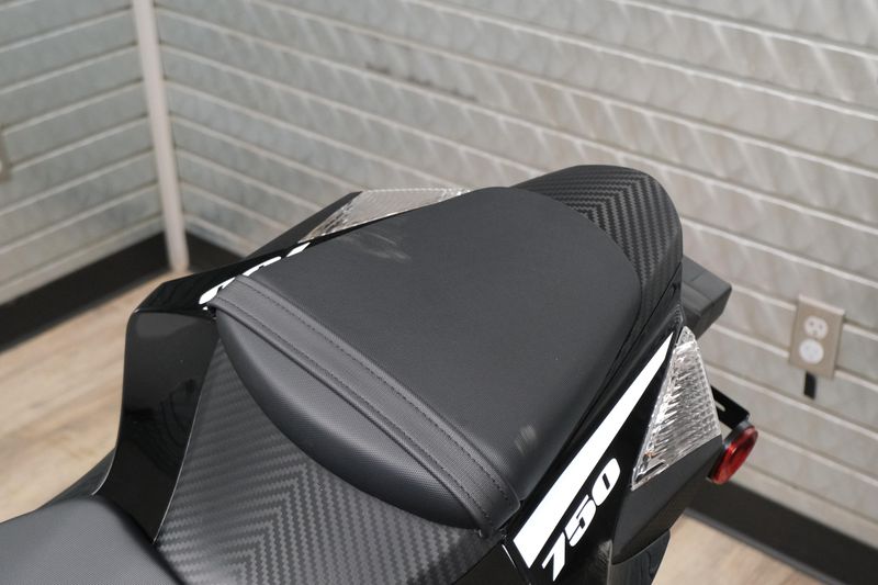 NEW 2026 SUZUKI GSXR750Z 40TH ANNIVERSARY EDITION Image 18