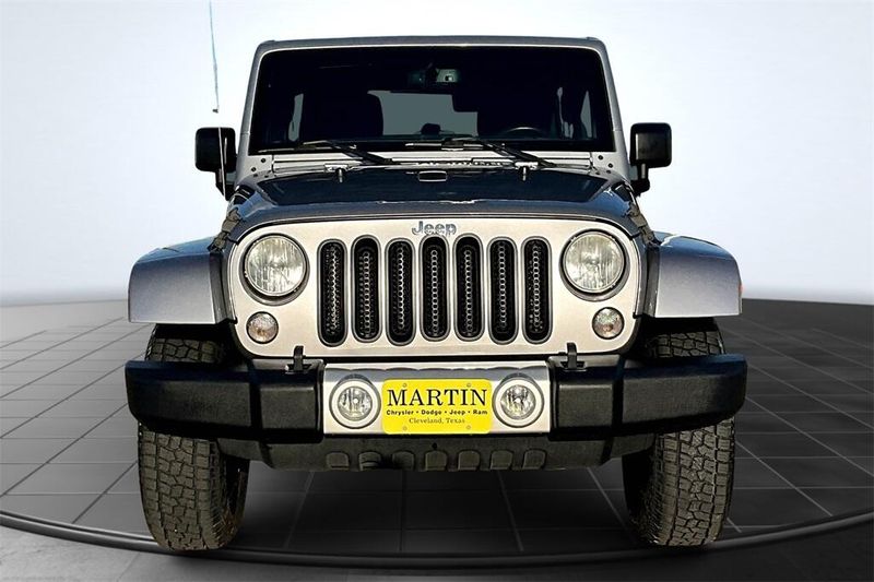 2015 Jeep Wrangler Unlimited Sahara photo 3