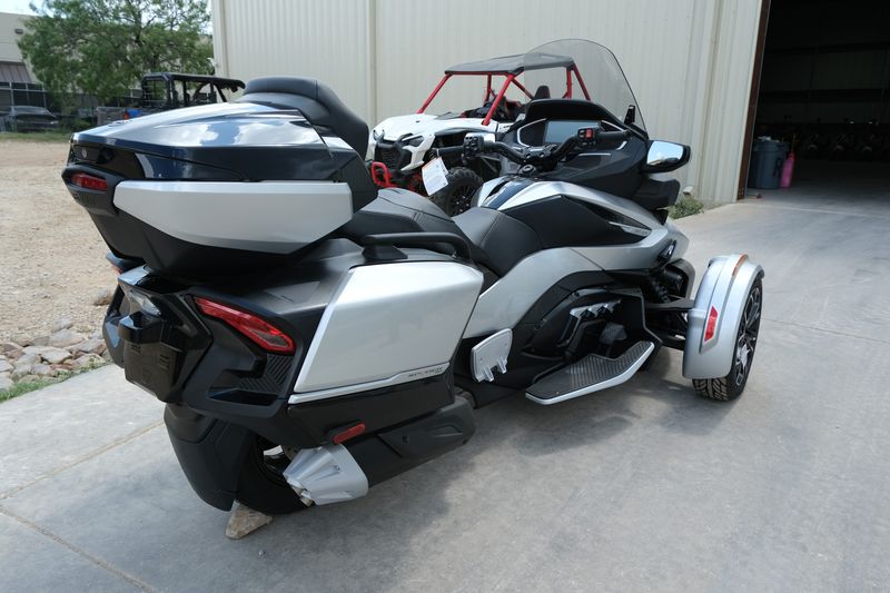 2024 Can-Am SPYDER RT LIMITED HYPER SILVER WITH PLATINUMImage 8