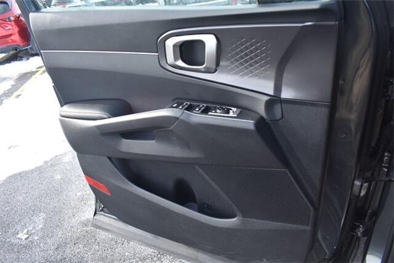 2024 Kia Sorento LXImage 29