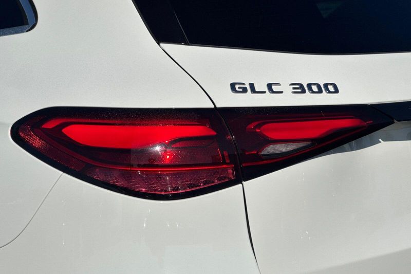 Used 2026 Mercedes-Benz GLC 300Image 32