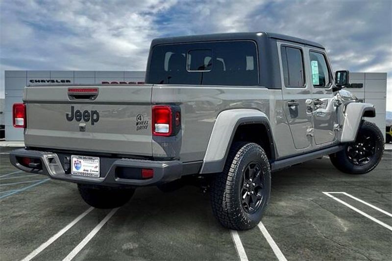 2022 Jeep Gladiator Willys photo 12
