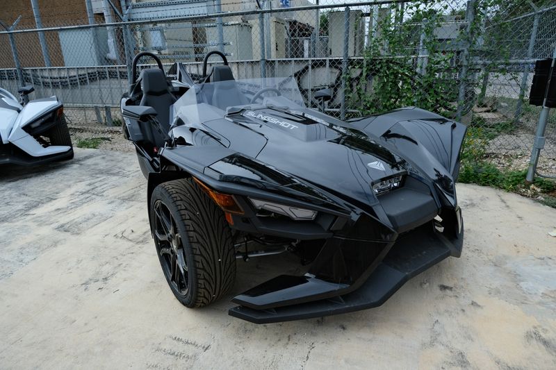 2024 Polaris SLINGSHOT S WITH TECHNOLOGY PACKAGE AUTODRIVEImage 4