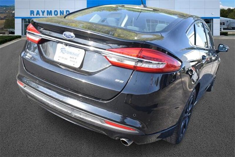 2017 Ford Fusion SEImage 3