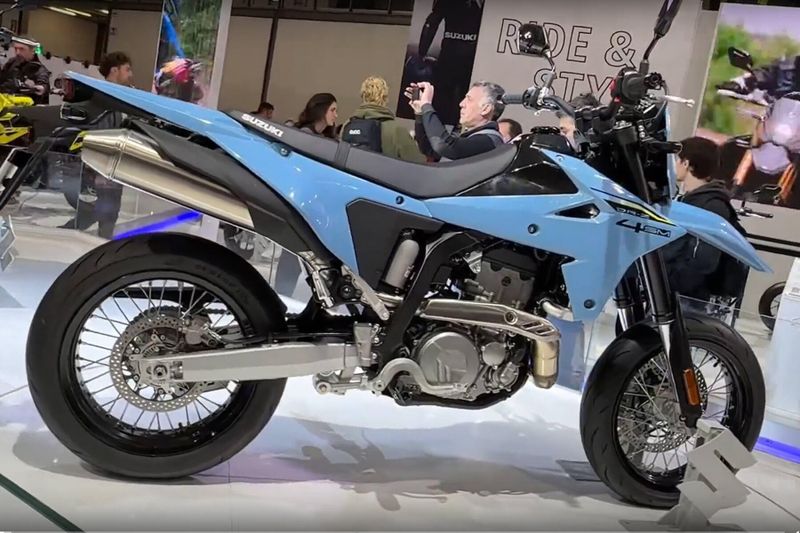 2025 Suzuki DRZ 4SM SKY GRAY Image 2