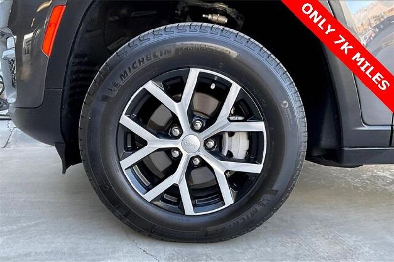 Used 2025 Jeep Grand Cherokee LimitedImage 8