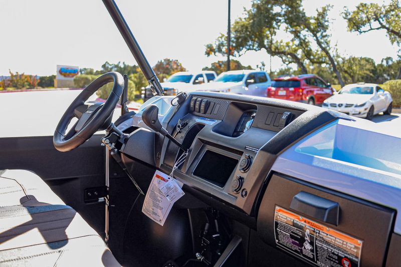 2025 Kawasaki MULE PROFXT 1000 LE PLATINUM RANCH EDITION METALLIC STARDUST WHITE Image 4