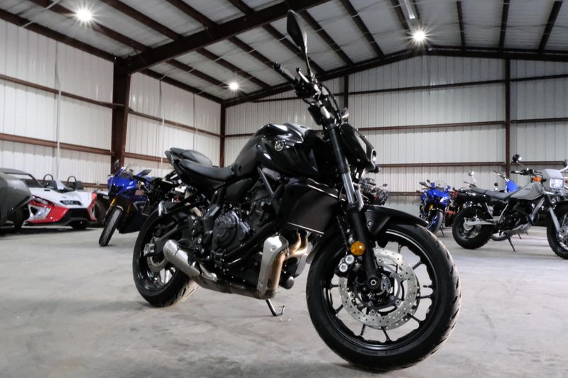 2024 YAMAHA MT07 MATTE RAVEN BLACK in a MATTE RAVEN BLACK exterior color. Family PowerSports (877) 886-1997 familypowersports.com 