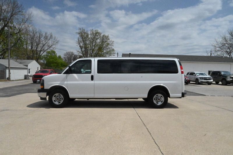 2023 GMC Savana Passenger LSImage 5