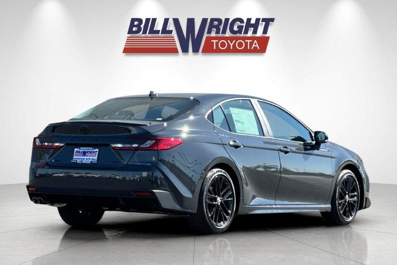 New 2026 Toyota Camry SEImage 3