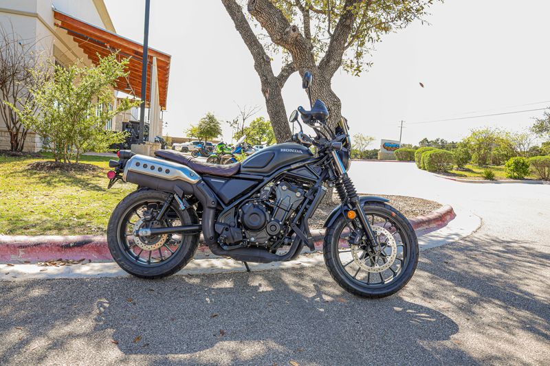 USED 2025 HONDA SCL 500 Image 13