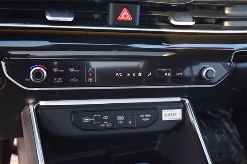 2025 Kia Carnival SX PrestigeImage 35