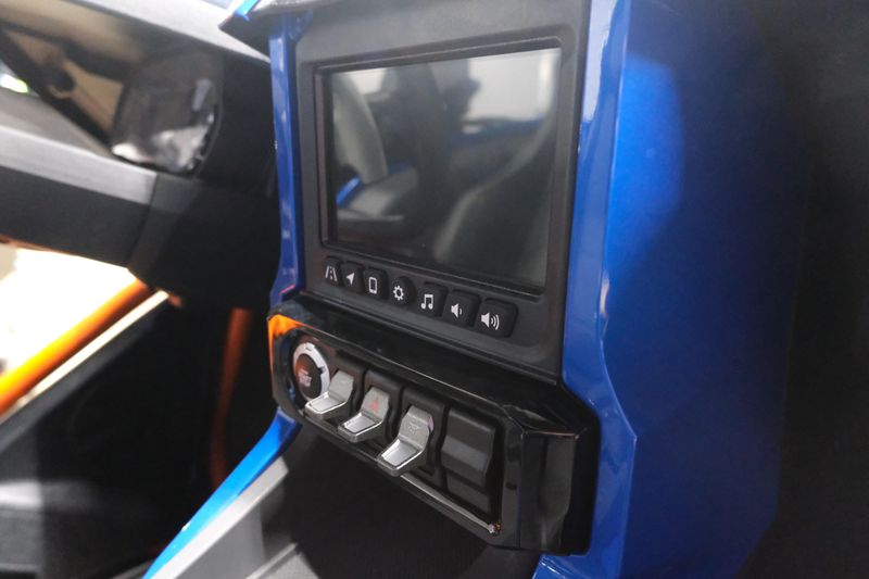 2024 Polaris SLINGSHOT R AUTODRIVE RADAR BLUE FADEImage 13