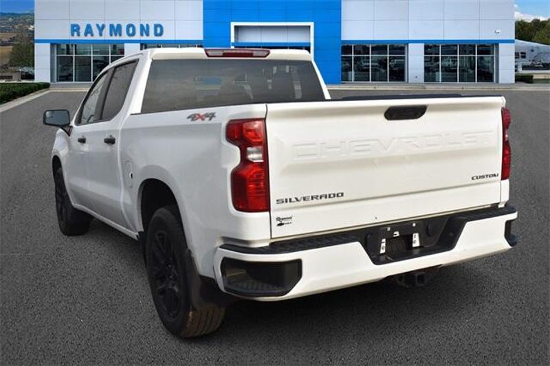 2023 Chevrolet Silverado 1500 CustomImage 5