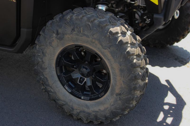 2023 Can-Am DEFENDER MAX LTD HD10 BACKWOODS CAMO Image 11