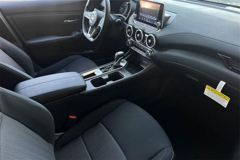 New 2025 Nissan Sentra SVImage 12