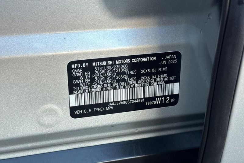 Used 2025 Mitsubishi Outlander SEImage 27