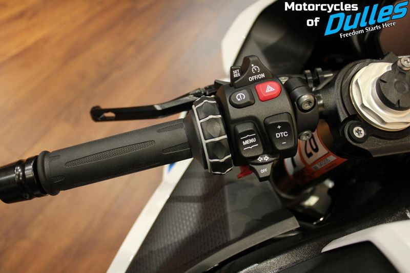2025 BMW S 1000 RR Image 10