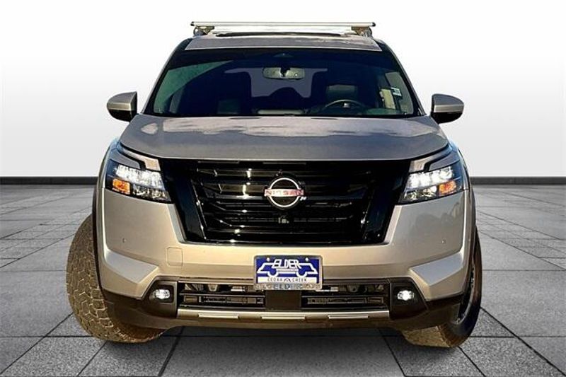 2022 Nissan Pathfinder SLImage 3