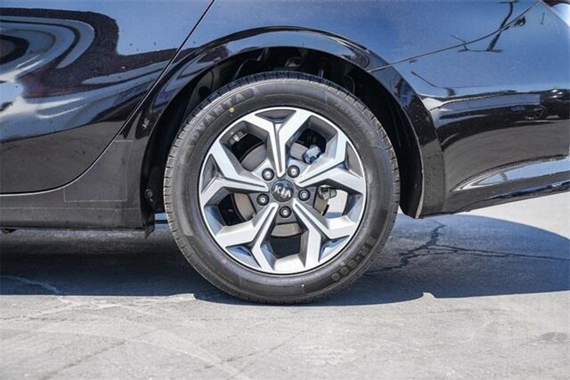 2021 Kia Forte LXSImage 12