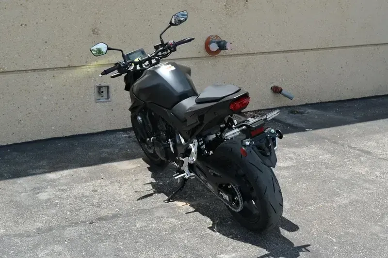 2025 Honda CB750 HORNET MATTE BLACK METALLIC Image 6
