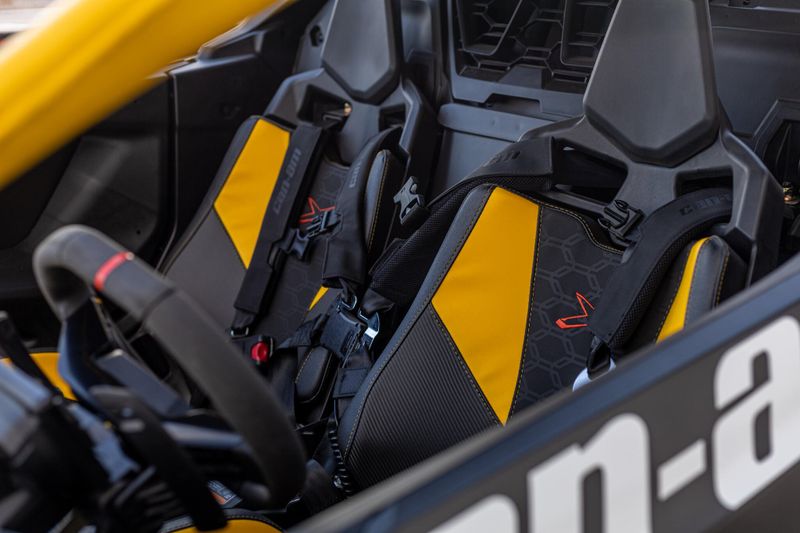 NEW 2025 CAN-AM MAVERICK R X RS WITH SMARTSHOX 999T DCT CARBON Image 10