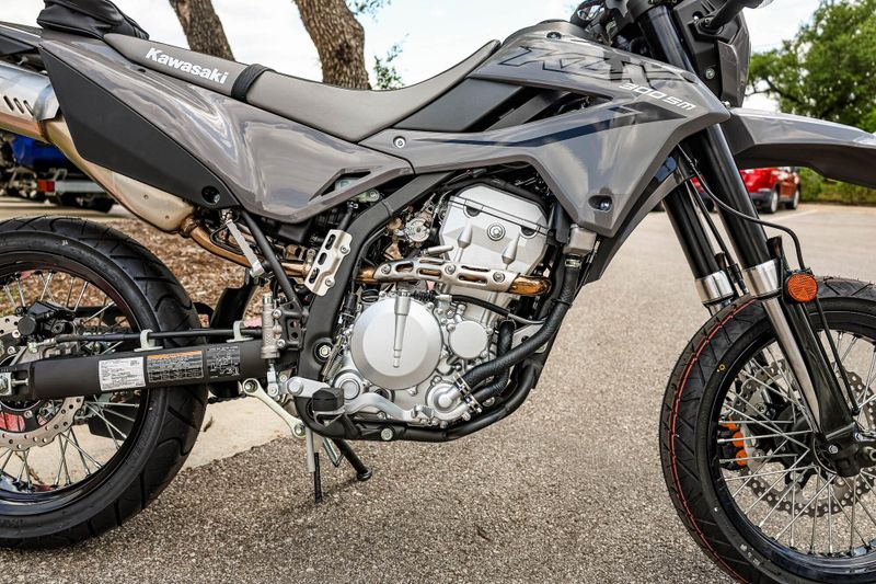 2025 Kawasaki KLX300SM   BATTLE GRAY Image 11