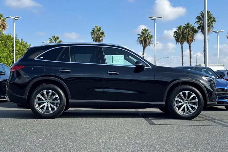 Used 2026 Mercedes-Benz GLC 300Image 3