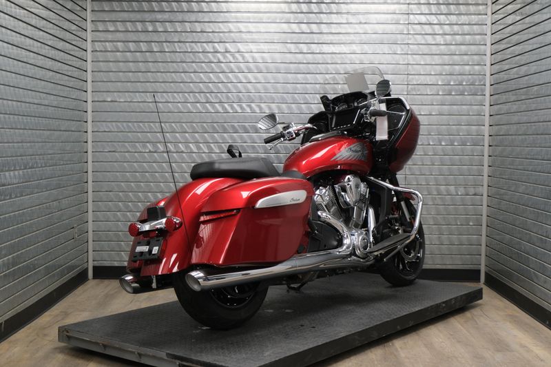 NEW 2025 INDIAN MOTORCYCLE CHALLENGER LIMITED Image 4