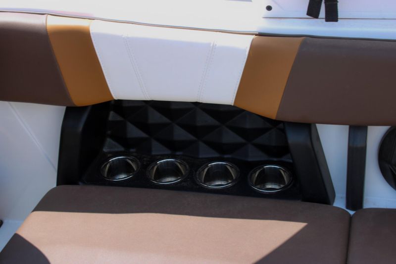 2024 MALIBU 21 LX  in a WHITE exterior color. Family PowerSports (877) 886-1997 familypowersports.com 