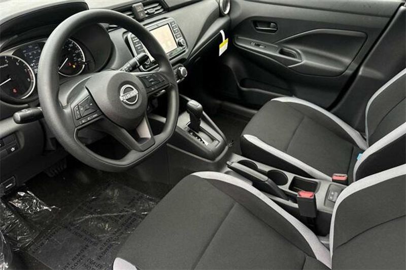 2025 Nissan Versa 1.6 SImage 7