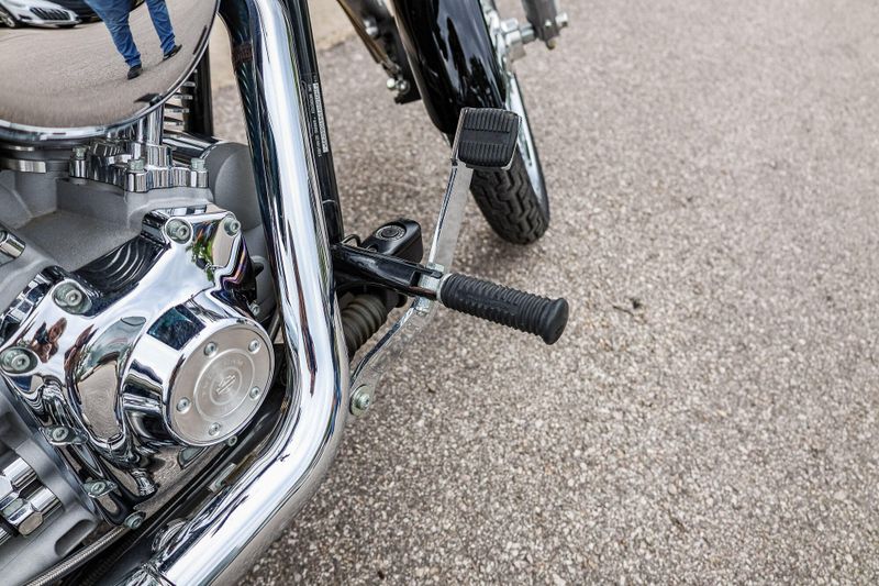 2004 HARLEY SOFTAIL STANDARD  BLACK Image 18