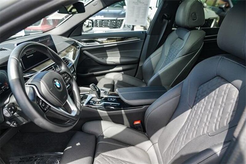2022 BMW 5 Series 530iImage 18
