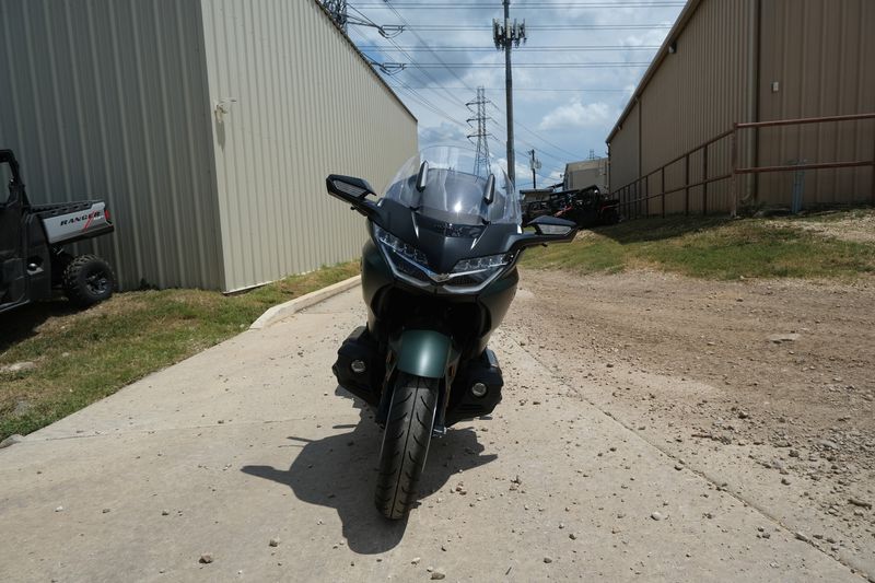 2024 Honda GOLDWING MATTE ARMORED GREEN METALLICImage 6