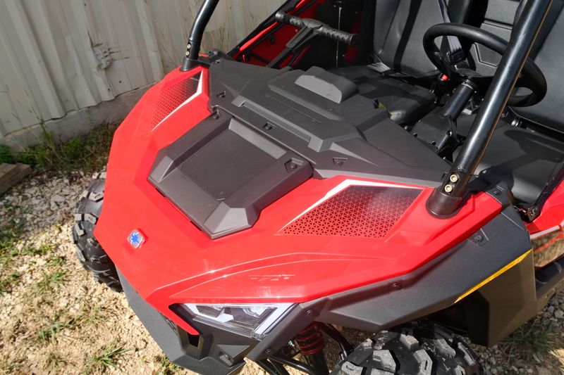2025 Polaris RZR 200 EFI INDY RED Image 9