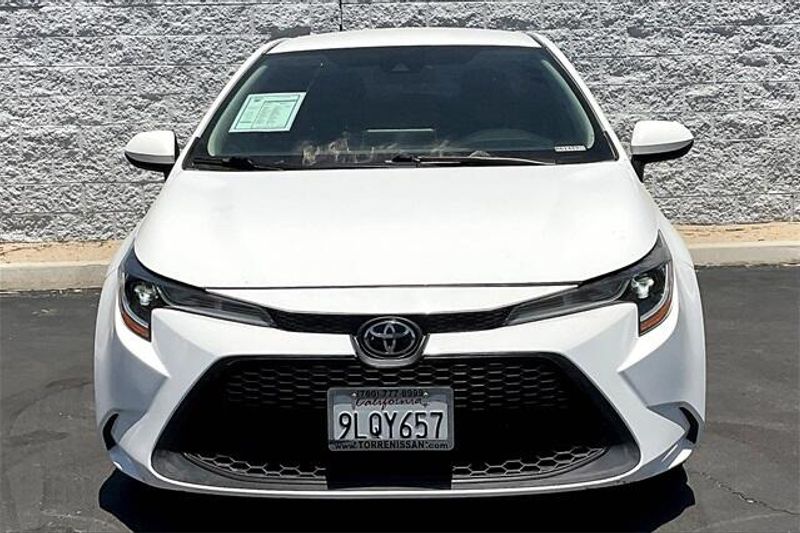 Used 2021 Toyota Corolla LEImage 2