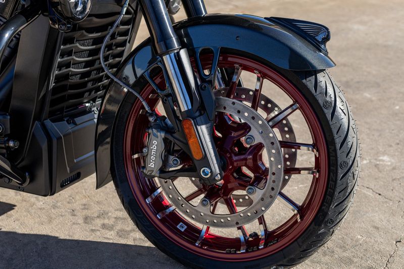 2024 INDIAN MOTORCYCLE CHALLENGER ELITE CHARCOAL CANDY AND BLACK CANDYImage 16