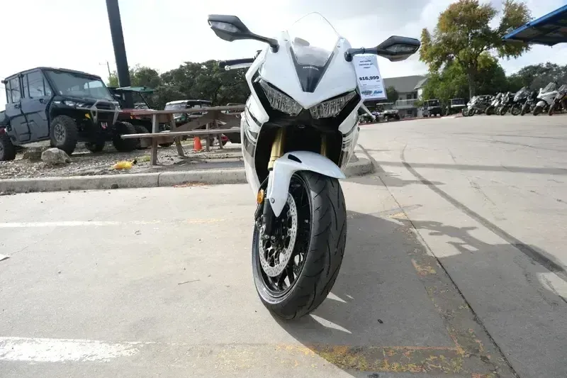 2025 Honda CBR1000RR PEARL WHITE Image 8