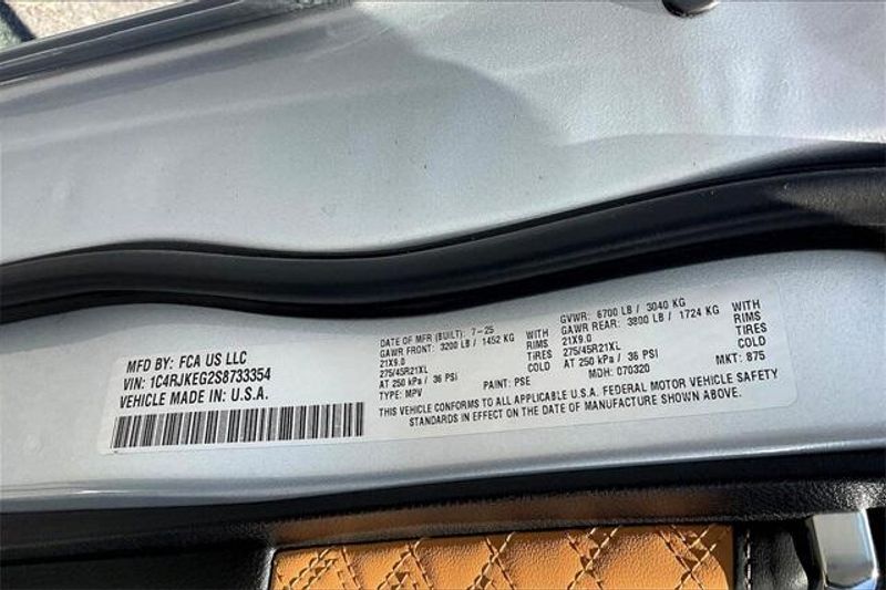 New 2025 Jeep Grand Cherokee L Summit 4x4Image 15