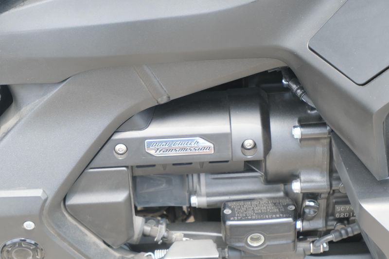 2021 Honda GOLDWING DCT DEEP PEARL GRAY Image 15