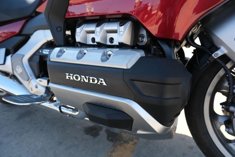 2023 Honda GOLDWING TOUR DCT REDImage 3