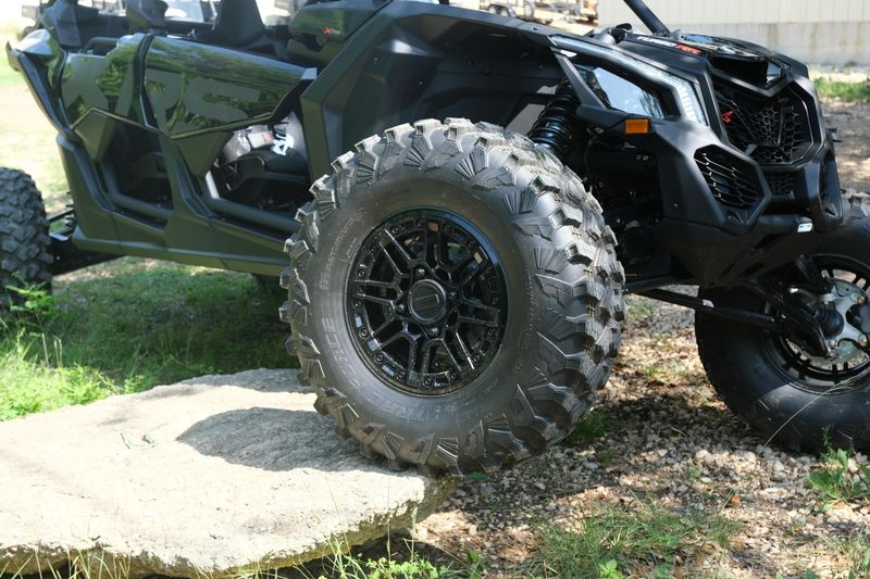 2025 Can-Am MAVERICK X3 MAX X RS TURBO RR TRIPLE BLACK Image 38