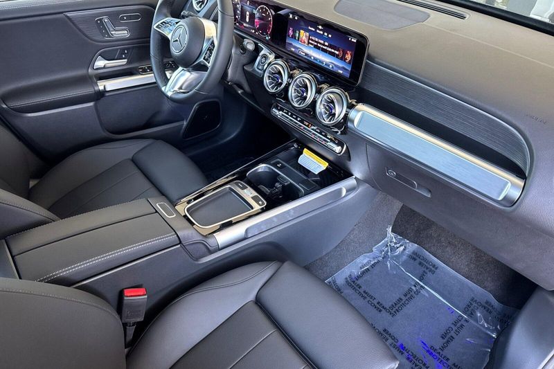 New 2026 Mercedes-Benz GLB 250Image 13