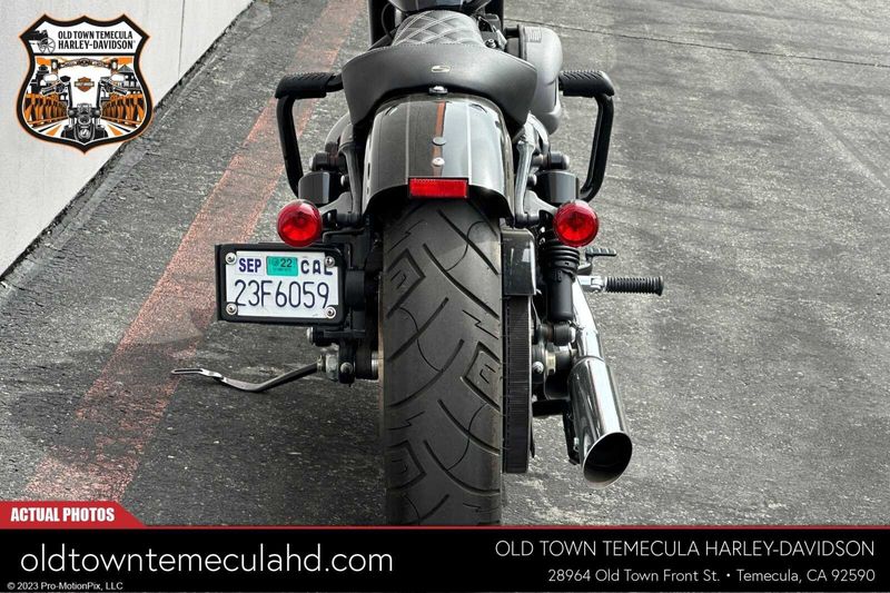 2017 Harley-Davidson Sportster in a BLACK W/PINSTRIPE exterior color. BMW Motorcycles of Temecula – Southern California (951) 506-6903 bmwmotorcyclesoftemecula.com 