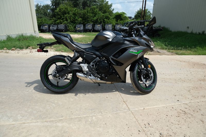 2024 Kawasaki NINJA 650 METALLIC MATTE GRAPHENESTEEL GRAY AND EBONYImage 5